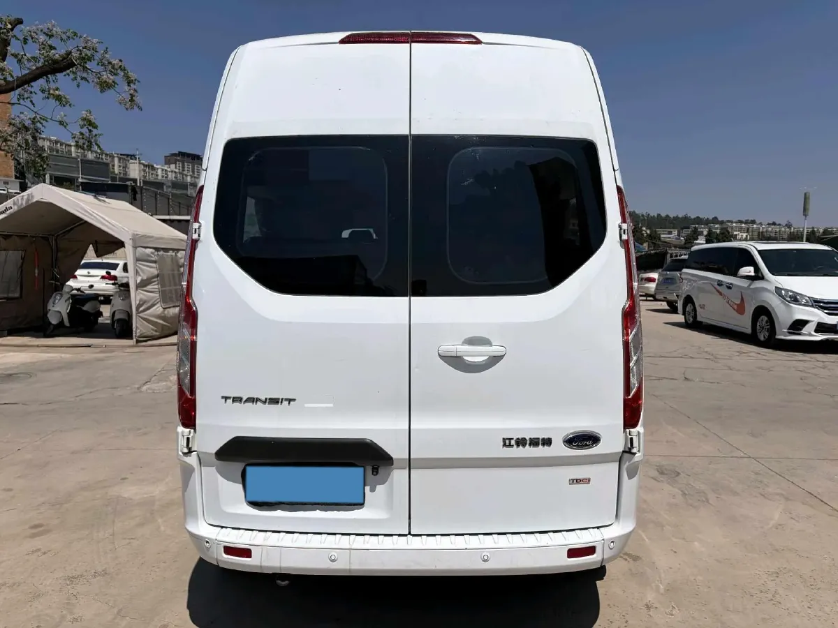 2021 Ford Transit 2.0T 121HP L4 5MT,autocango,china used car exporter,china ev exporter,chinese used car exporter,chinese used ev exporter