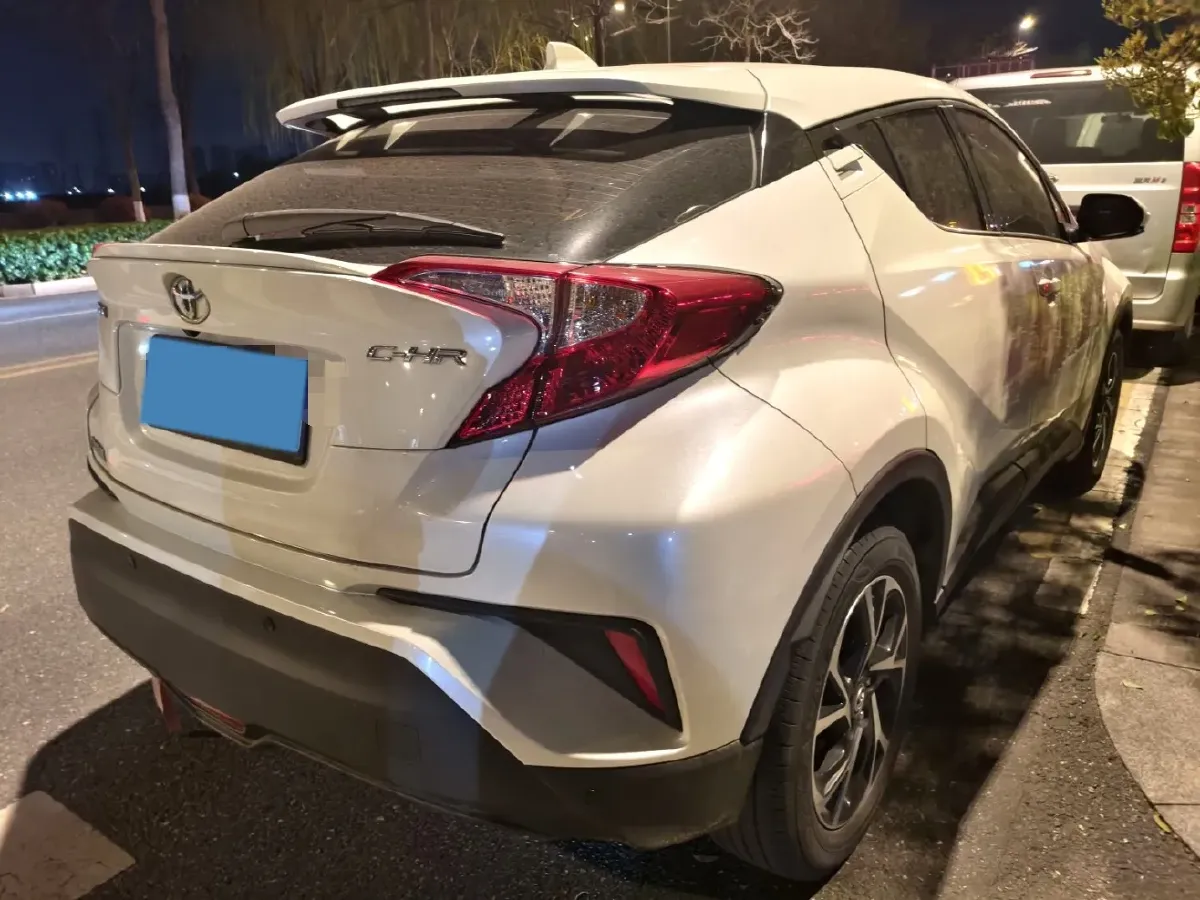 2020 Toyota C-HR 2.0L 171HP L4 CVT,autocango,china used car exporter,china ev exporter,chinese used car exporter,chinese used ev exporter