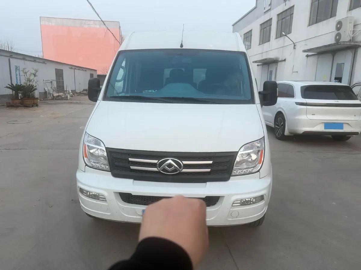 2023 MAXUS XinTu V80 2.0T 127HP L4 6MT,autocango,china used car exporter,china ev exporter,chinese used car exporter,chinese used ev exporter