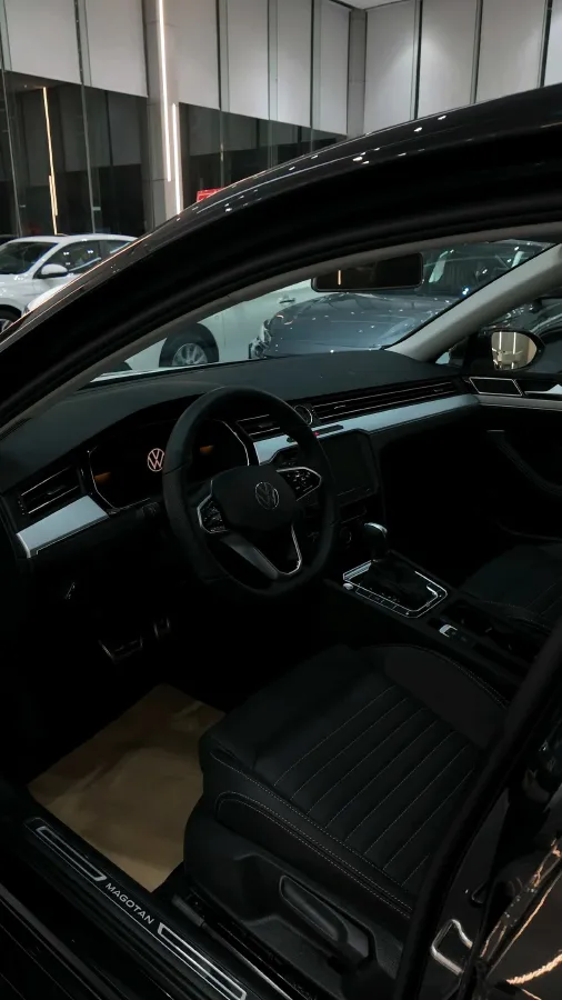 2024 Volkswagen Magotan 1.4T 150HP L4 7DCT,autocango,china used car exporter,china ev exporter,chinese used car exporter,chinese used ev exporter