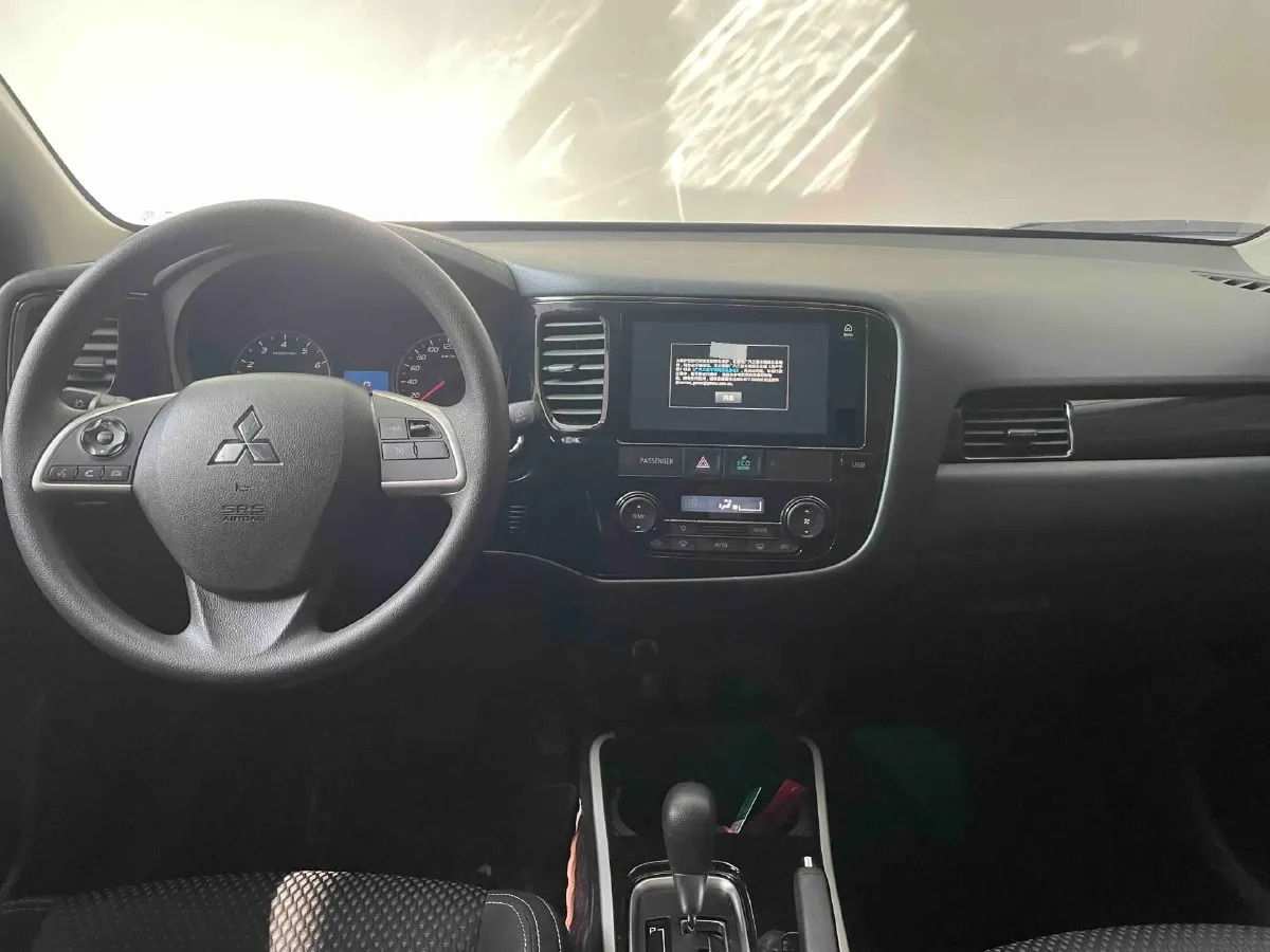 2021 Mitsubishi Outlander 2.0L 166HP L4 CVT,autocango,china used car exporter,china ev exporter,chinese used car exporter,chinese used ev exporter