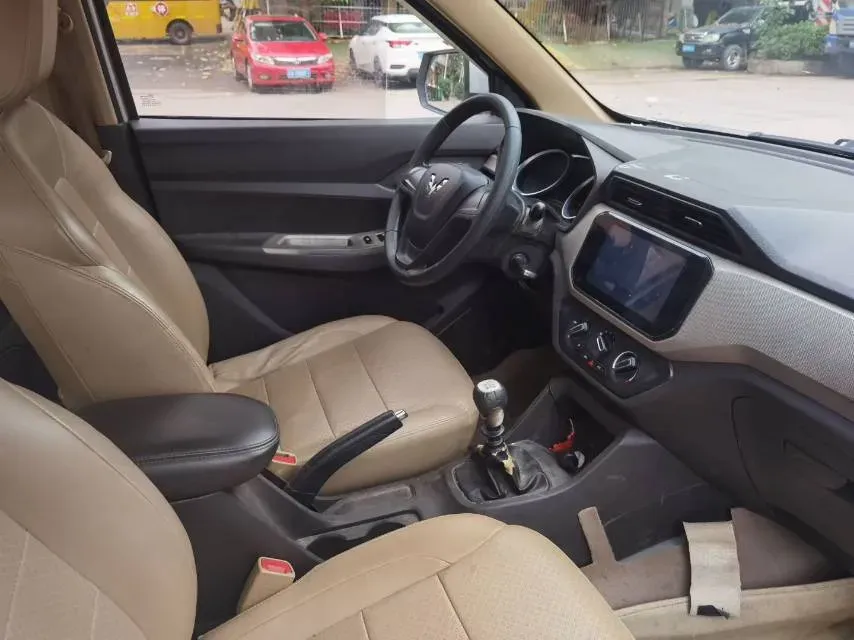 2019 WuLing HongGuang 1.5L 99HP L4 6MT,autocango,china used car exporter,china ev exporter,chinese used car exporter,chinese used ev exporter