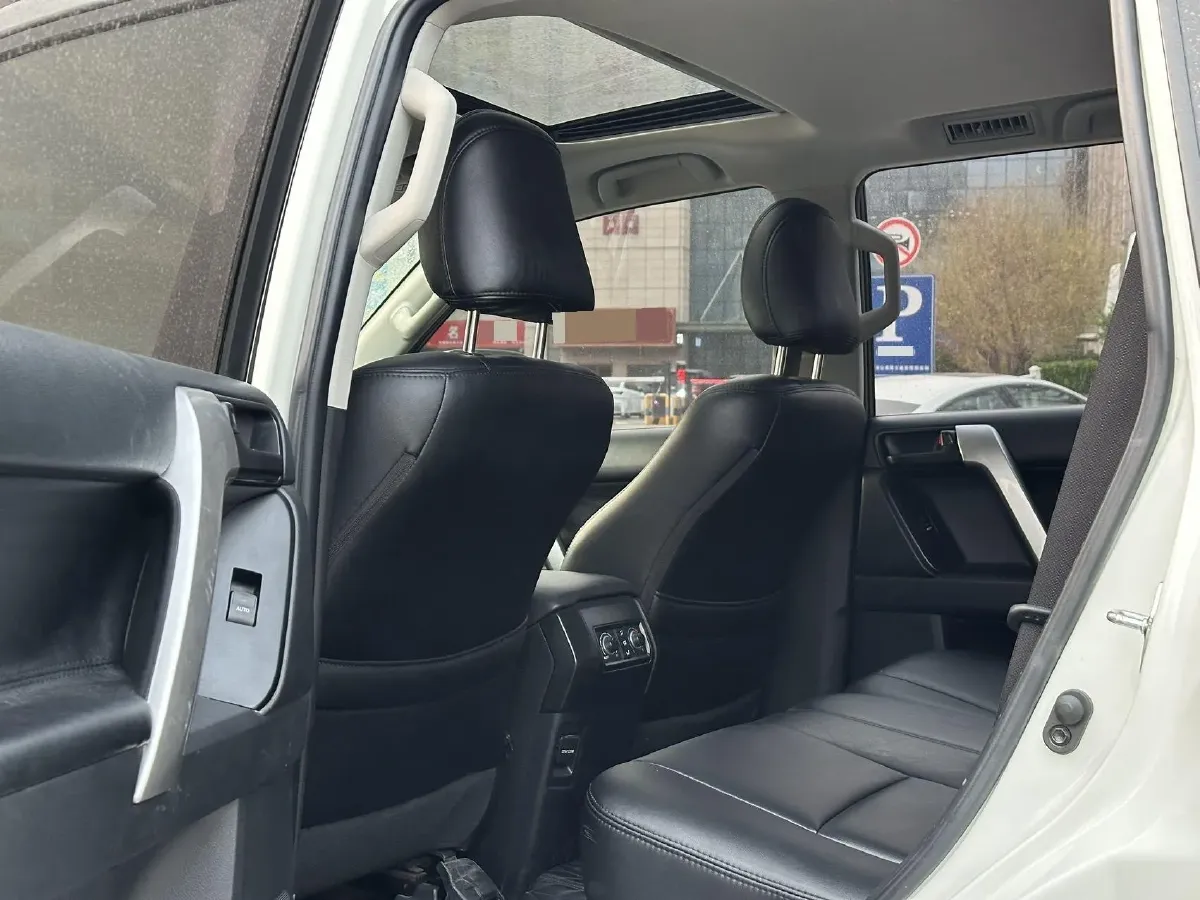 2018 Land Rover Discovery Sport 2.0T 241HP L4 9AT,autocango,china used car exporter,china ev exporter,chinese used car exporter,chinese used ev exporter