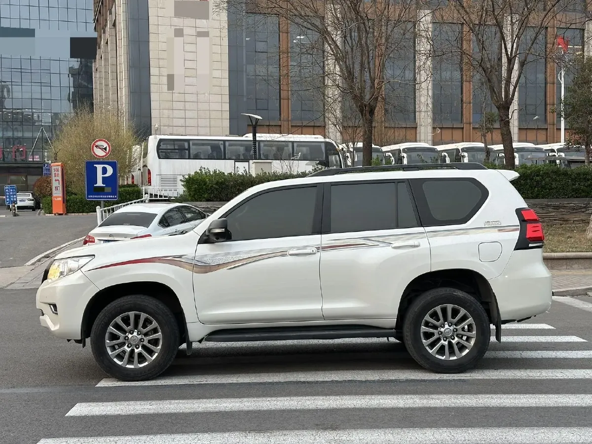 2018 Land Rover Discovery Sport 2.0T 241HP L4 9AT,autocango,china used car exporter,china ev exporter,chinese used car exporter,chinese used ev exporter