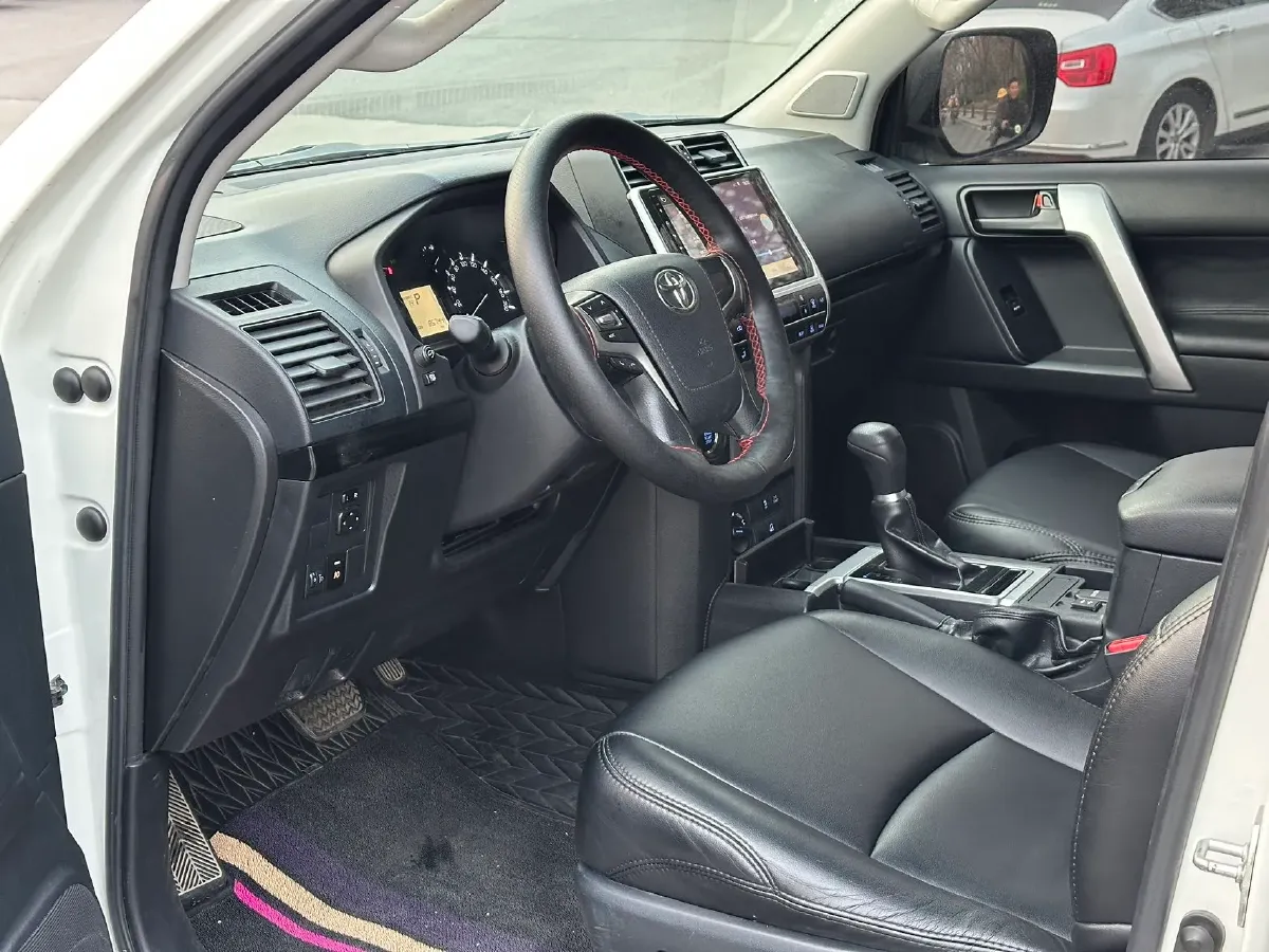 2018 Land Rover Discovery Sport 2.0T 241HP L4 9AT,autocango,china used car exporter,china ev exporter,chinese used car exporter,chinese used ev exporter