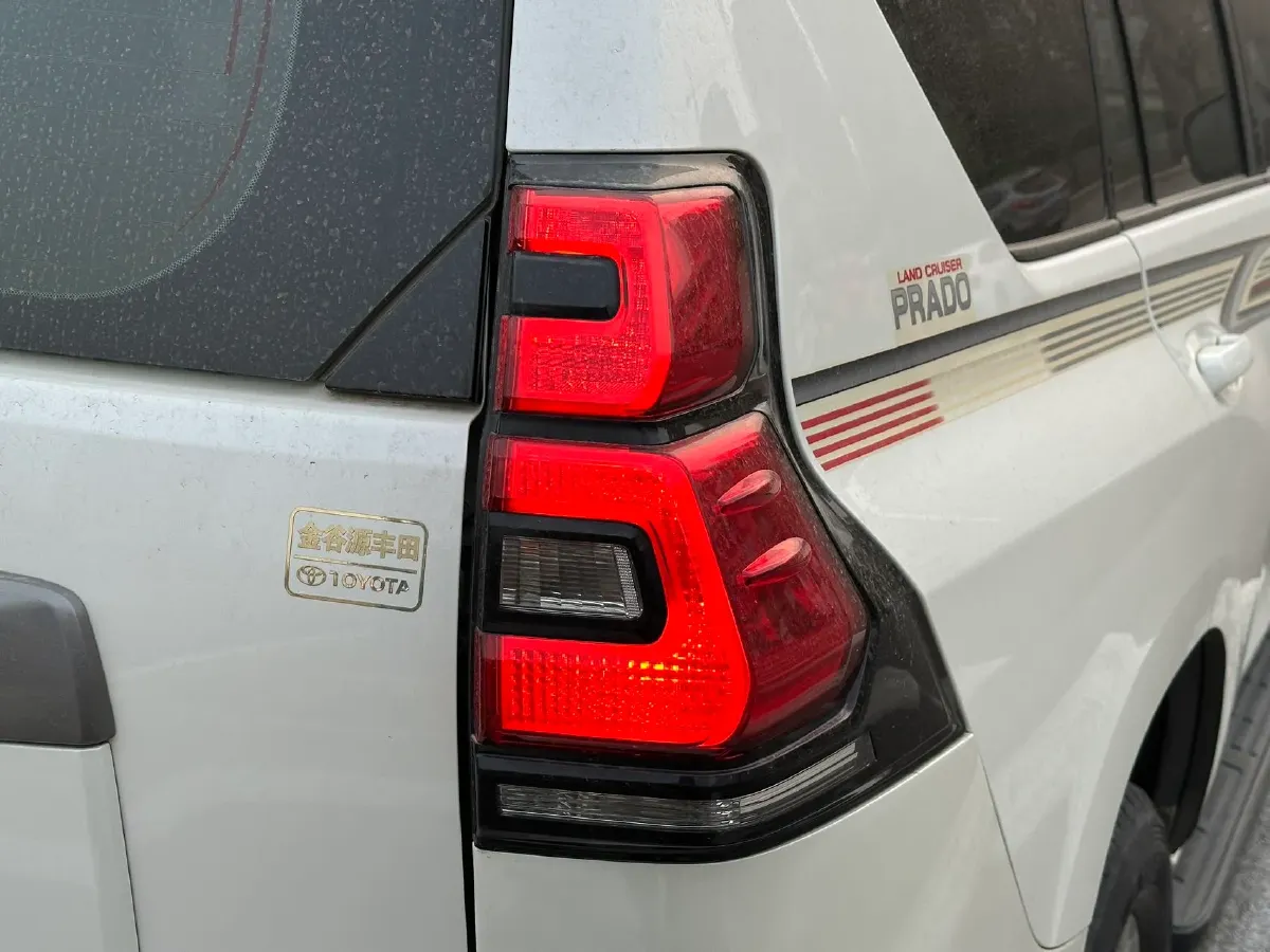 2018 Land Rover Discovery Sport 2.0T 241HP L4 9AT,autocango,china used car exporter,china ev exporter,chinese used car exporter,chinese used ev exporter