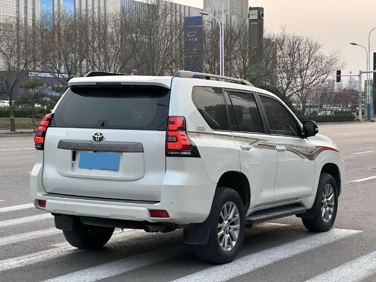 2018 Land Rover Discovery Sport 2.0T 241HP L4 9AT,autocango,china used car exporter,china ev exporter,chinese used car exporter,chinese used ev exporter