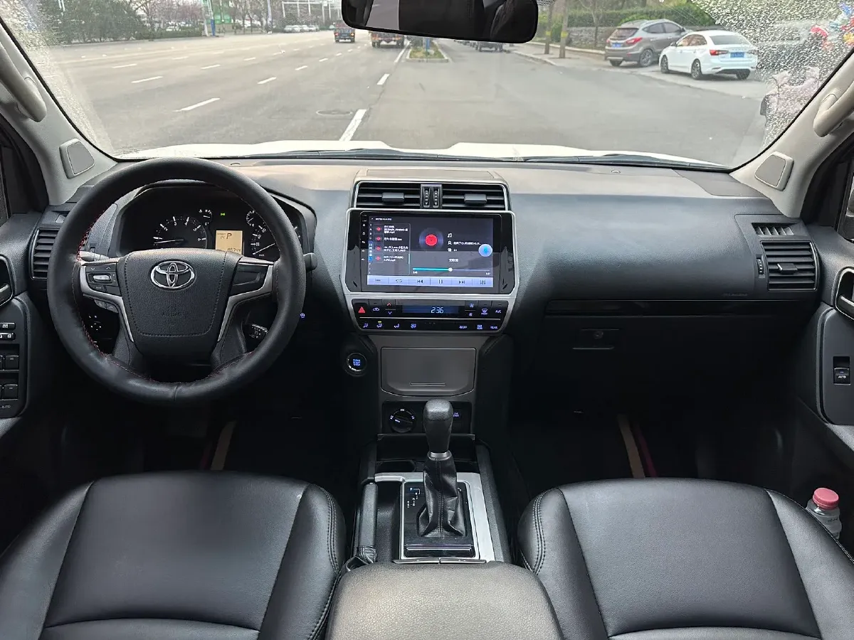 2018 Land Rover Discovery Sport 2.0T 241HP L4 9AT,autocango,china used car exporter,china ev exporter,chinese used car exporter,chinese used ev exporter