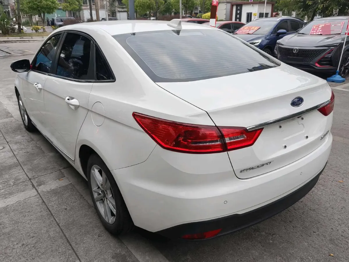 2019 Ford Escort 1.5L 122HP L3 6AT,autocango,china used car exporter,china ev exporter,chinese used car exporter,chinese used ev exporter