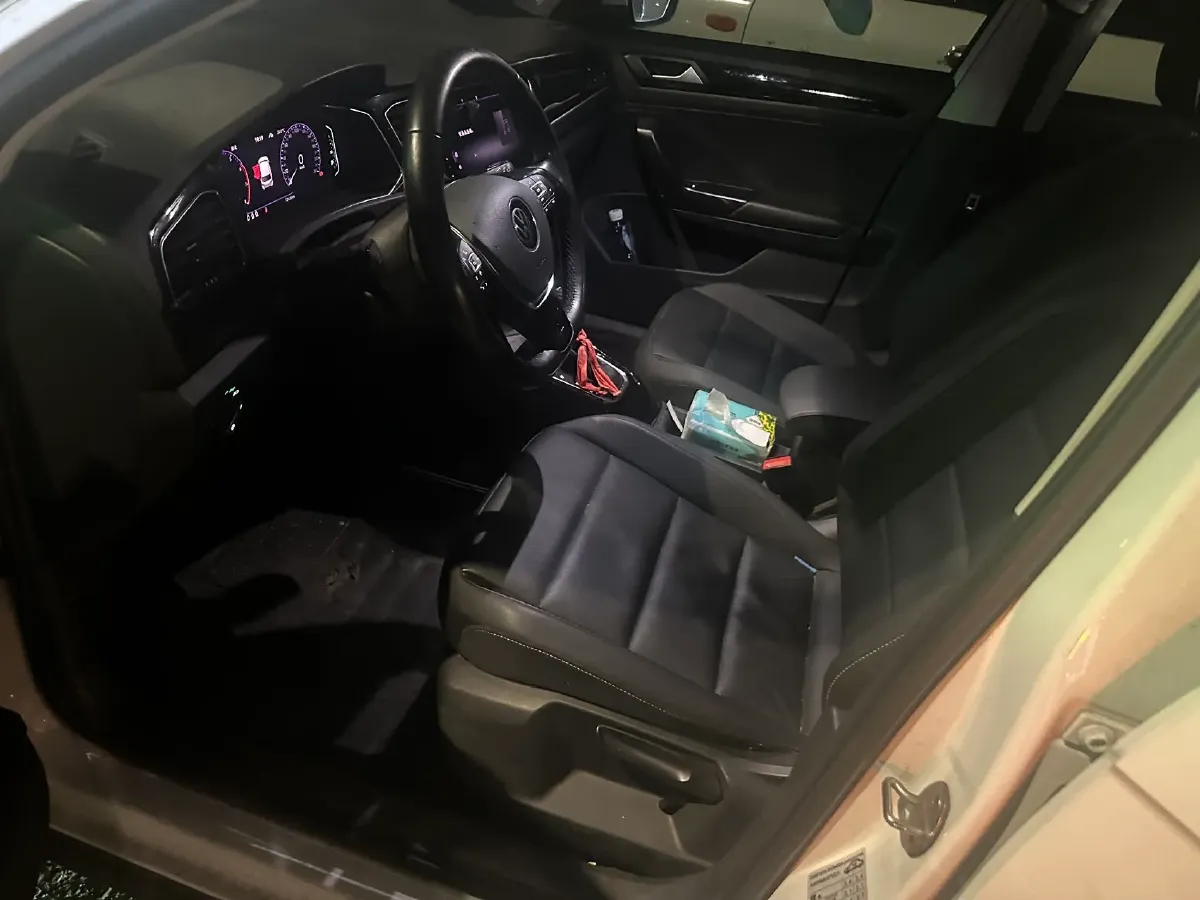 2021 Volkswagen T-Roc 1.4T 150HP L4 7DCT,autocango,china used car exporter,china ev exporter,chinese used car exporter,chinese used ev exporter