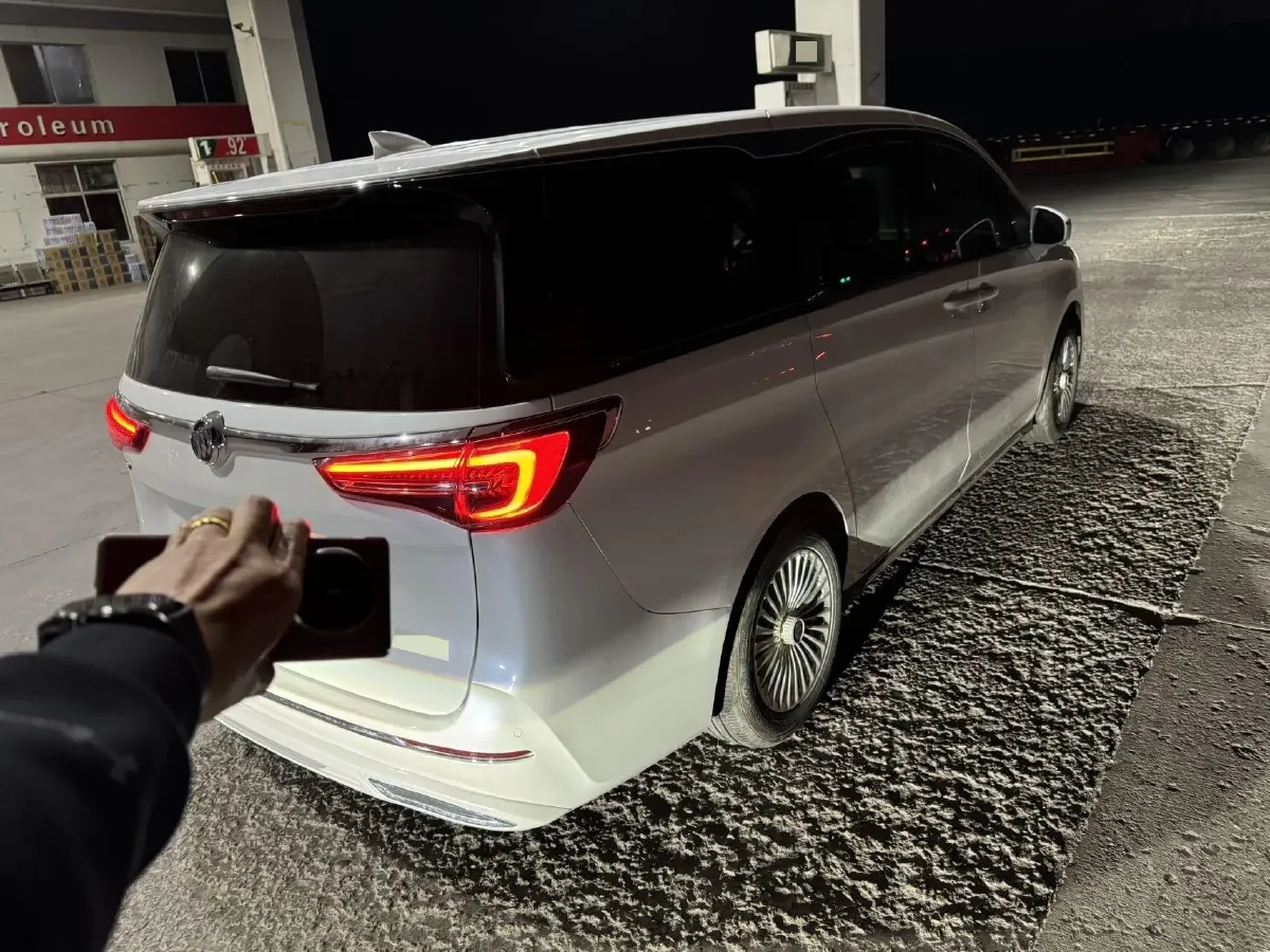 2022 Buick GL8 2.0T 237HP L4 9AT,autocango,china used car exporter,china ev exporter,chinese used car exporter,chinese used ev exporter