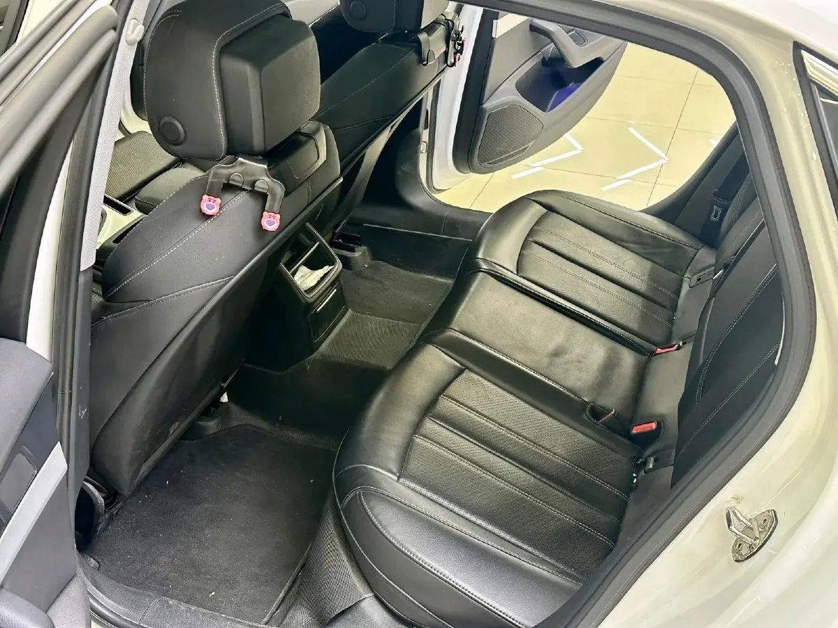 2023 Audi A4L 2.0T 190HP L4 7DCT,autocango,china used car exporter,china ev exporter,chinese used car exporter,chinese used ev exporter