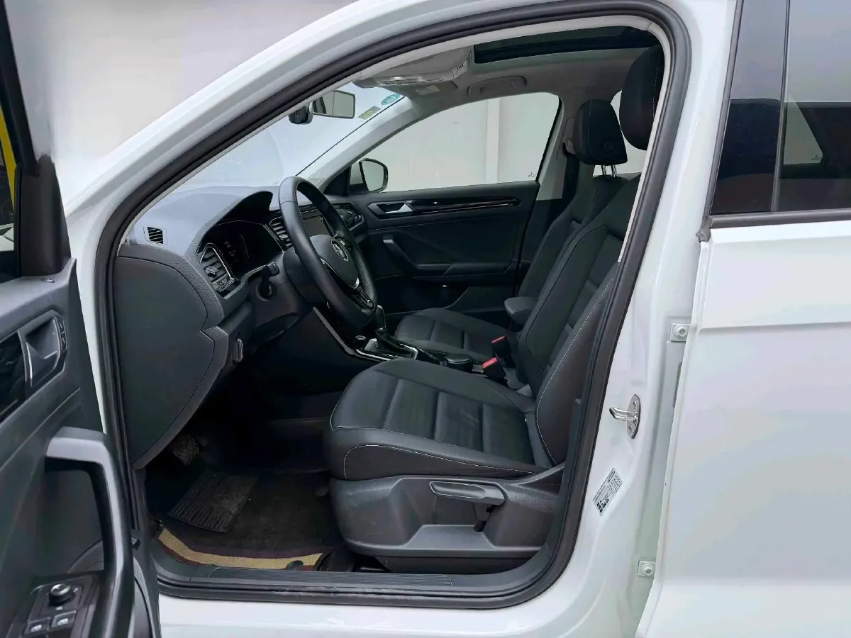 2020 Volkswagen T-Roc 1.4T 150HP L4 7DCT,autocango,china used car exporter,china ev exporter,chinese used car exporter,chinese used ev exporter