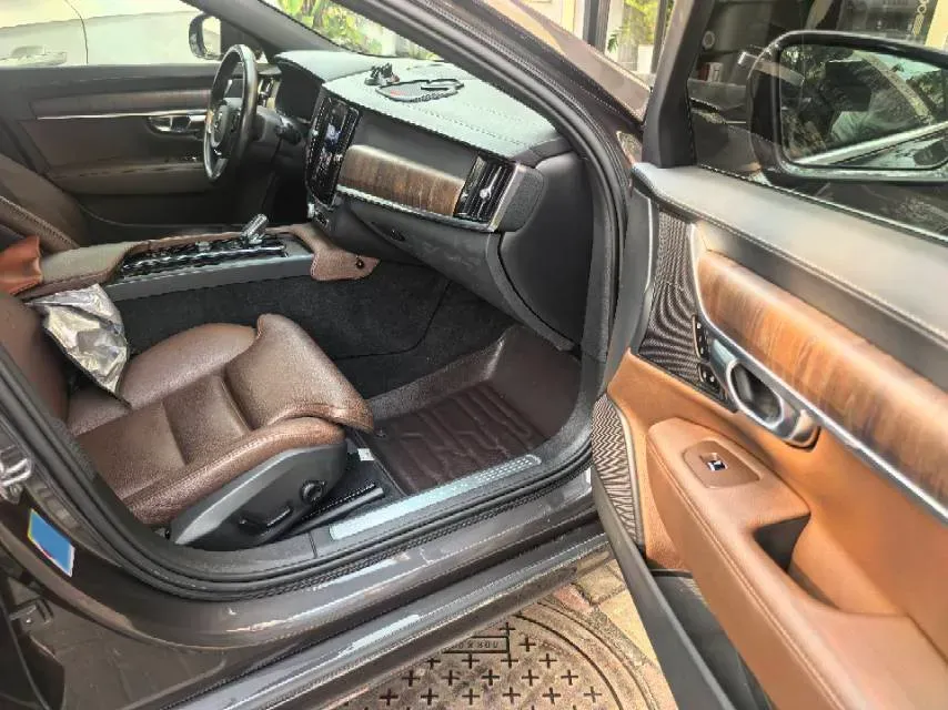 2022 Volvo S90 2.0T 250HP L4 8AT,autocango,china used car exporter,china ev exporter,chinese used car exporter,chinese used ev exporter