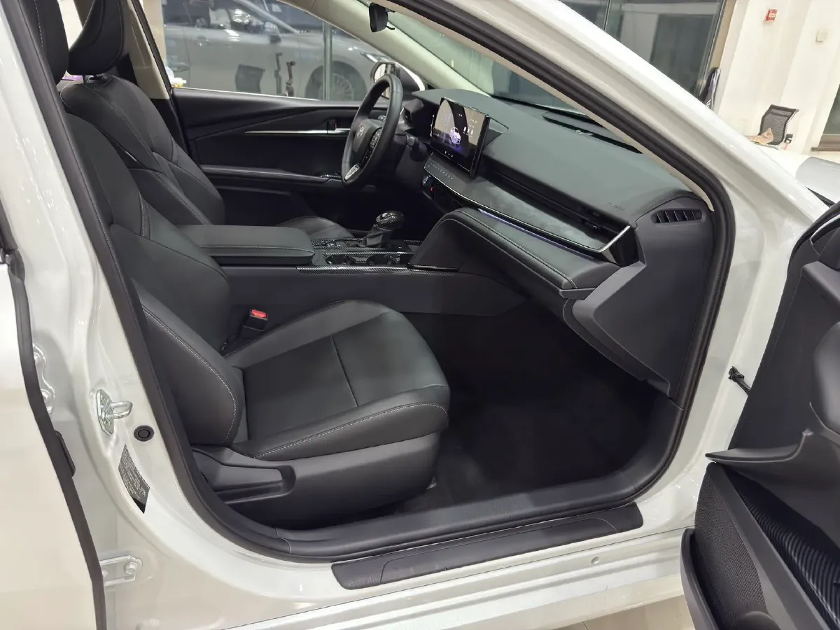 2024 Toyota Camry 2.0L 173HP L4 CVT,autocango,china used car exporter,china ev exporter,chinese used car exporter,chinese used ev exporter