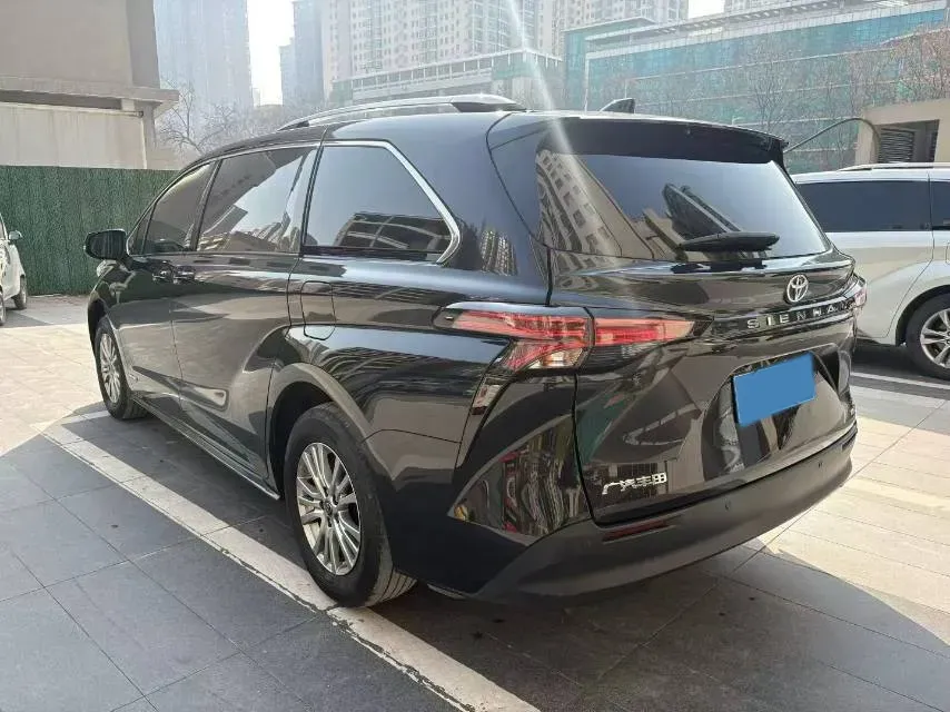 2023 Toyota Sienna 2.5L 189HP L4 E-CVT Hybrid,autocango,china used car exporter,china ev exporter,chinese used car exporter,chinese used ev exporter