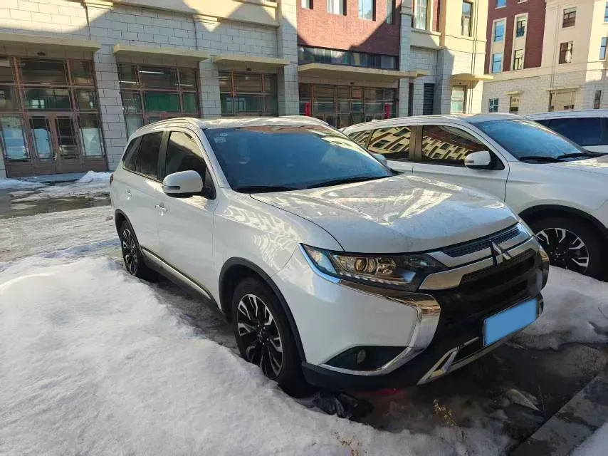 2020 Mitsubishi Outlander 2.0L 166HP L4 CVT,autocango,china used car exporter,china ev exporter,chinese used car exporter,chinese used ev exporter