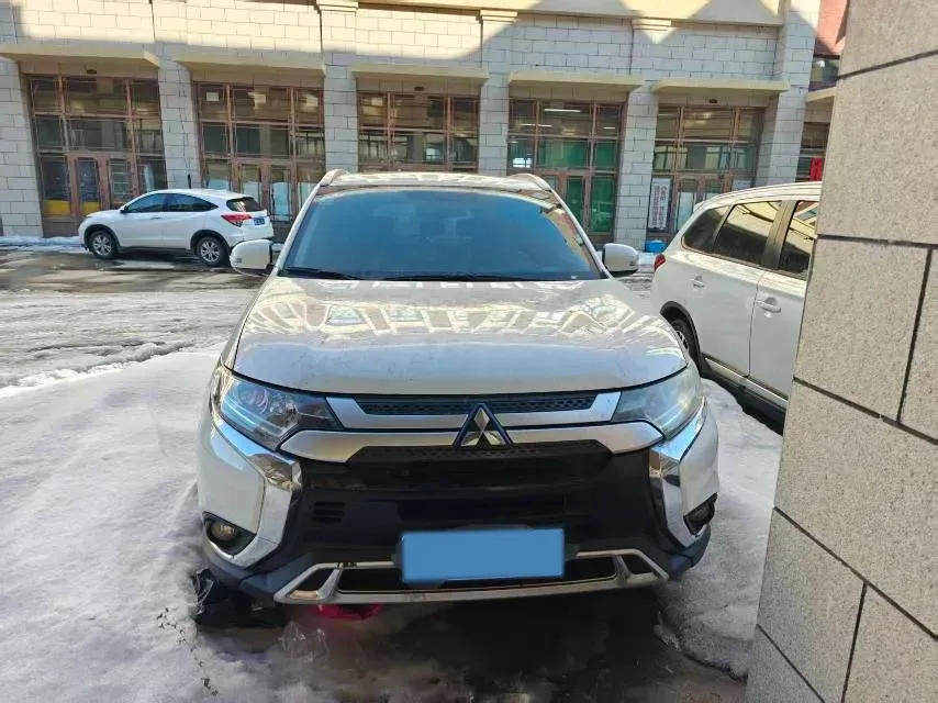 2020 Mitsubishi Outlander 2.0L 166HP L4 CVT,autocango,china used car exporter,china ev exporter,chinese used car exporter,chinese used ev exporter