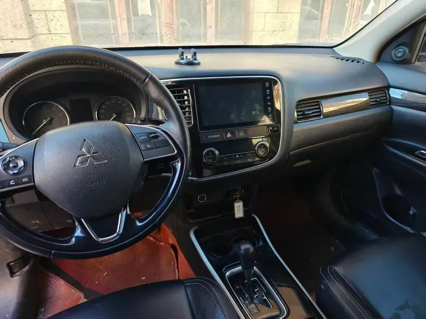 2020 Mitsubishi Outlander 2.0L 166HP L4 CVT,autocango,china used car exporter,china ev exporter,chinese used car exporter,chinese used ev exporter