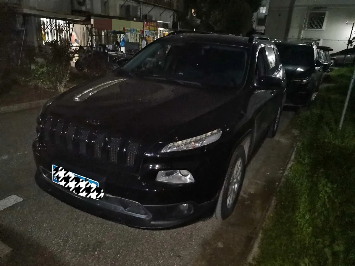2017 Jeep Cherokee 2.4L 175HP L4 9AT,autocango,china used car exporter,china ev exporter,chinese used car exporter,chinese used ev exporter