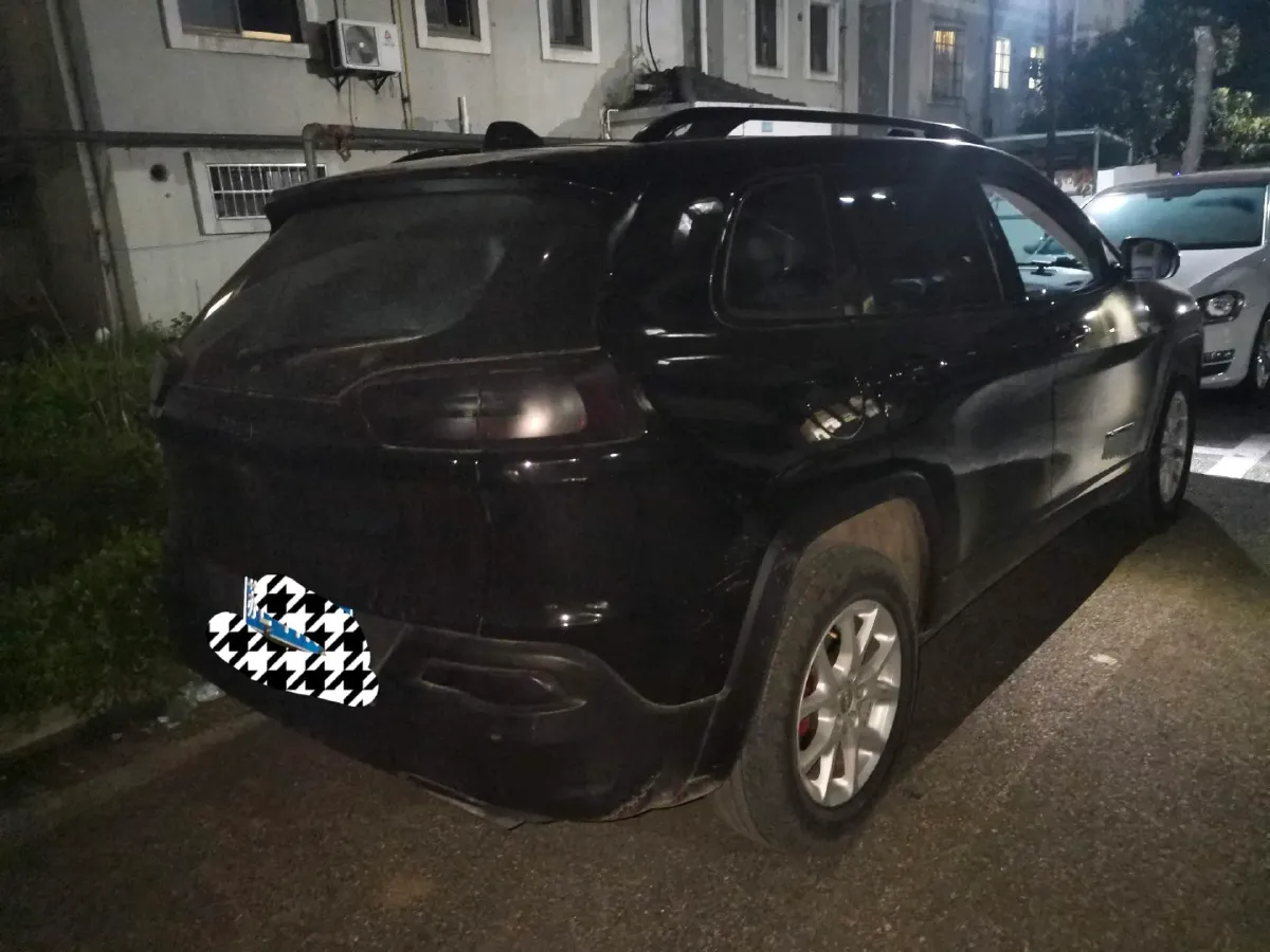 2017 Jeep Cherokee 2.4L 175HP L4 9AT,autocango,china used car exporter,china ev exporter,chinese used car exporter,chinese used ev exporter