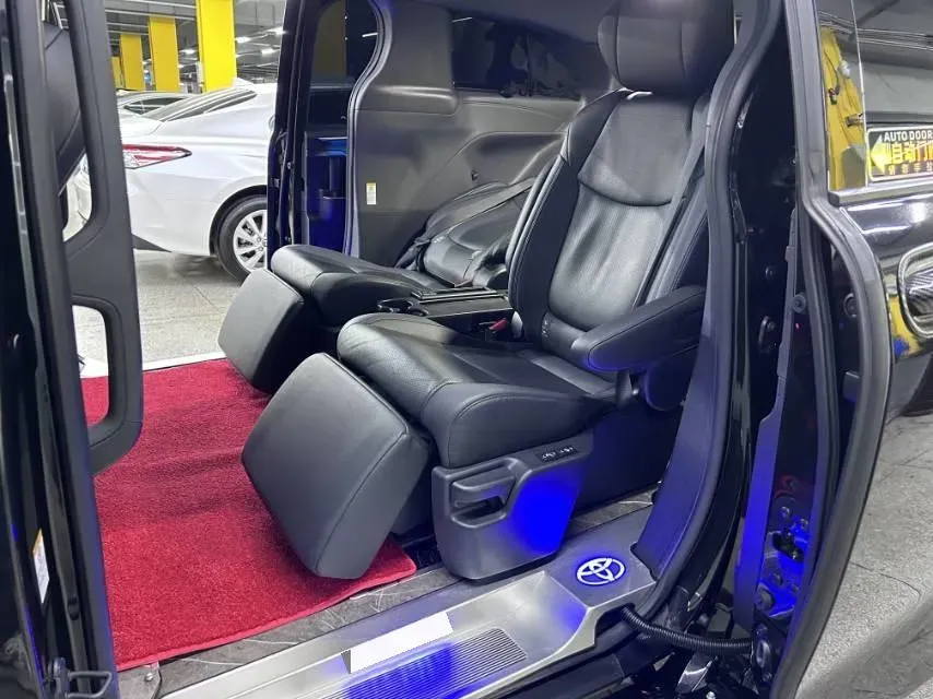 2023 Toyota Sienna 2.5L 189HP L4 E-CVT Hybrid,autocango,china used car exporter,china ev exporter,chinese used car exporter,chinese used ev exporter