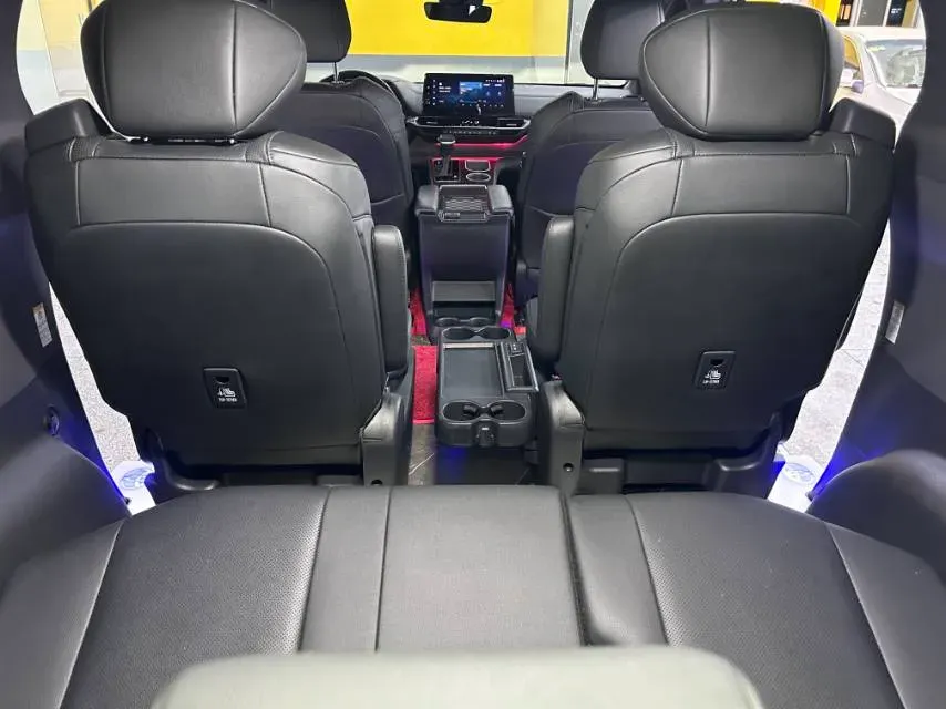 2023 Toyota Sienna 2.5L 189HP L4 E-CVT Hybrid,autocango,china used car exporter,china ev exporter,chinese used car exporter,chinese used ev exporter