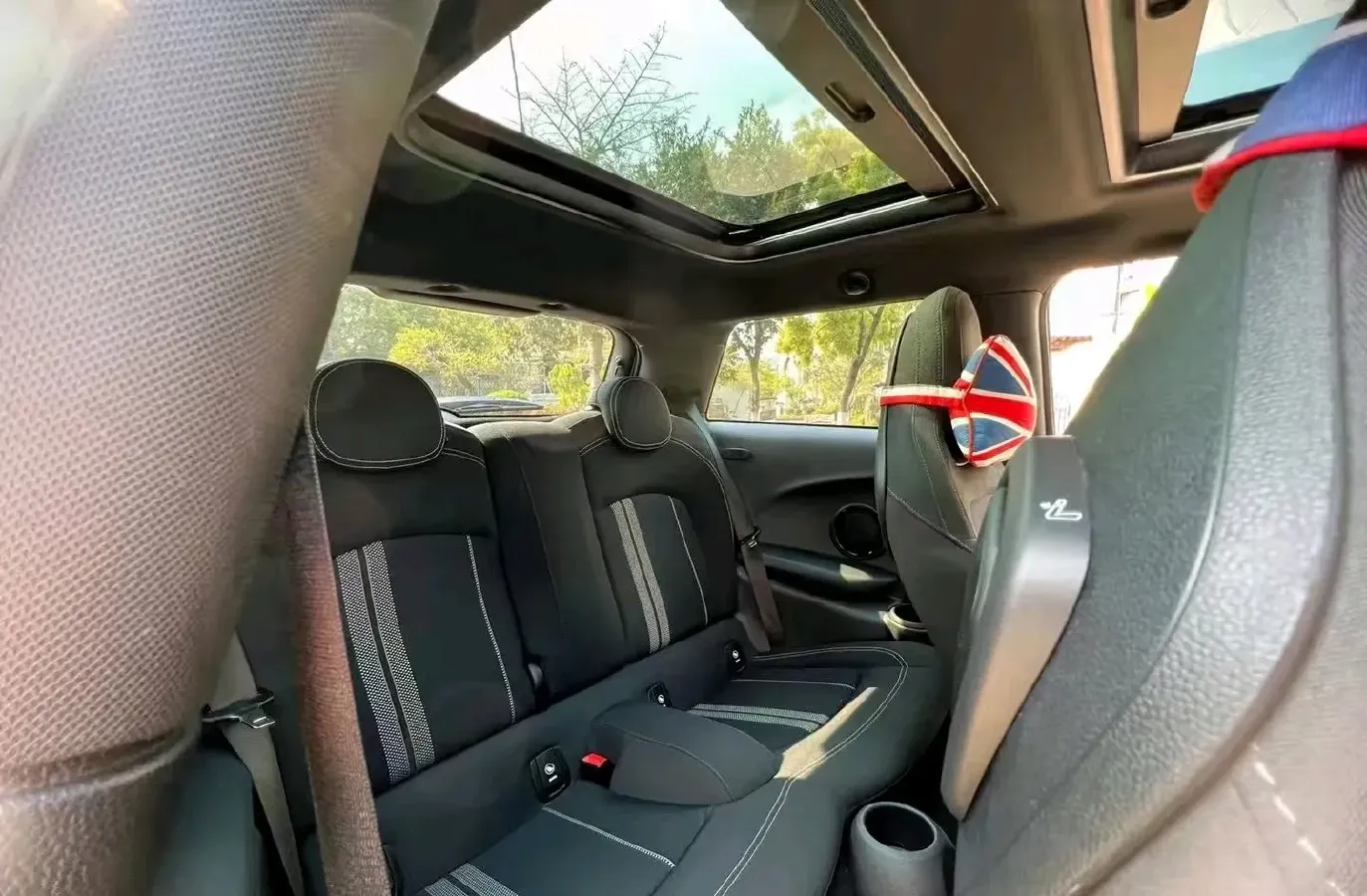 2020 MINI MINI 1.5T 136HP L3 7DCT,autocango,china used car exporter,china ev exporter,chinese used car exporter,chinese used ev exporter