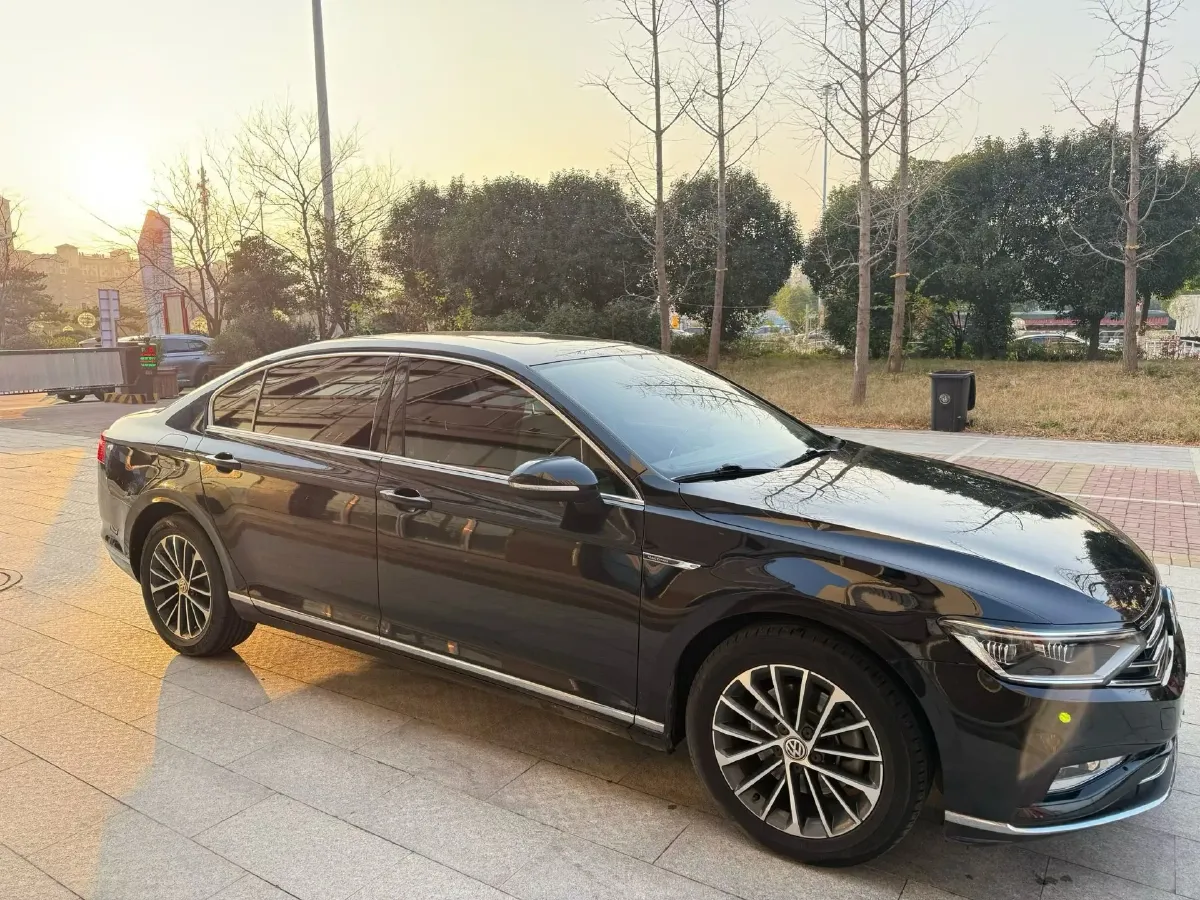 2020 Volkswagen Magotan 2.0T 186HP L4 7DCT,autocango,china used car exporter,china ev exporter,chinese used car exporter,chinese used ev exporter