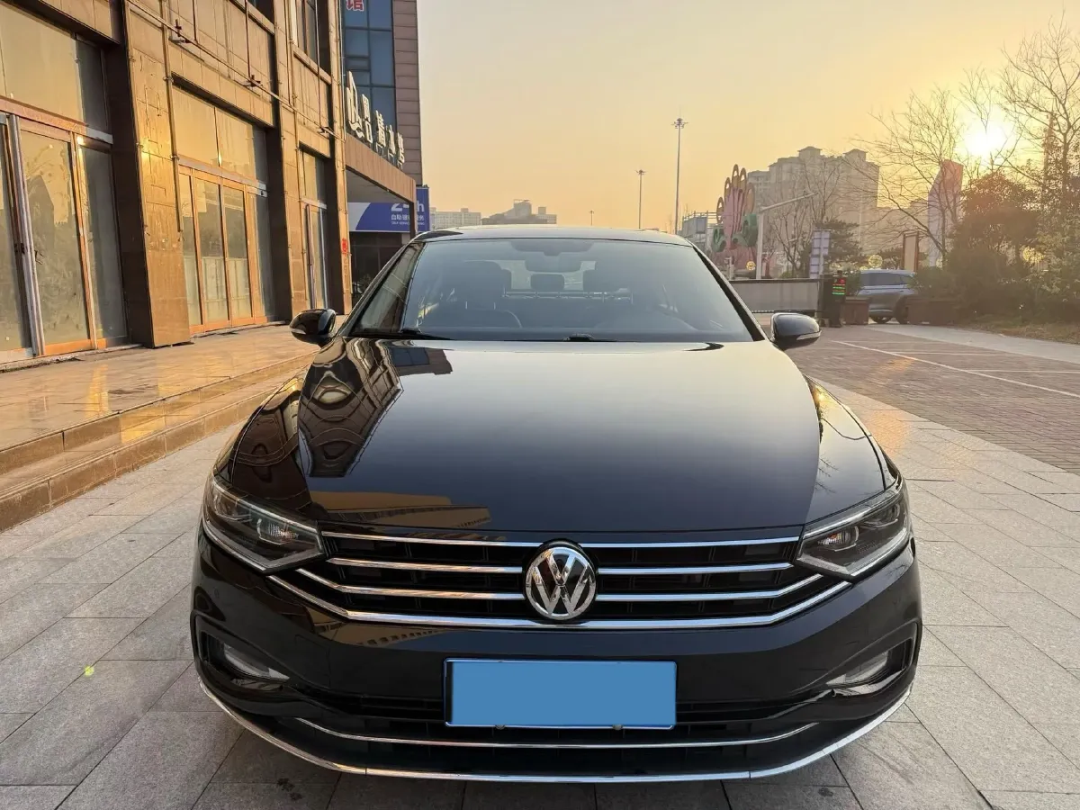 2020 Volkswagen Magotan 2.0T 186HP L4 7DCT,autocango,china used car exporter,china ev exporter,chinese used car exporter,chinese used ev exporter