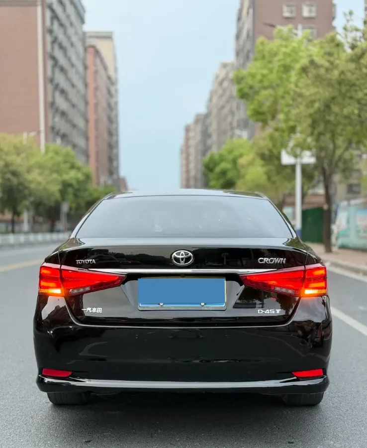 2015 Toyota Crown 2.0T 235HP L4 8AT,autocango,china used car exporter,china ev exporter,chinese used car exporter,chinese used ev exporter