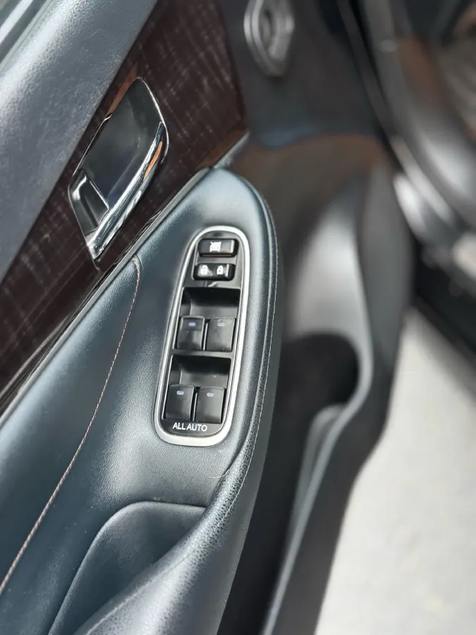 2015 Toyota Crown 2.0T 235HP L4 8AT,autocango,china used car exporter,china ev exporter,chinese used car exporter,chinese used ev exporter