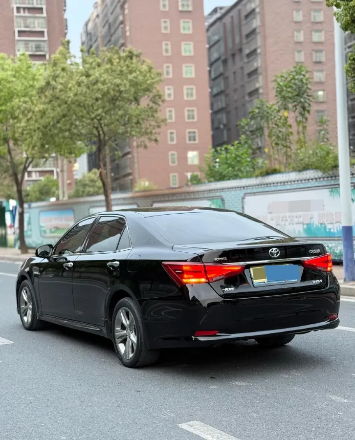 2015 Toyota Crown 2.0T 235HP L4 8AT,autocango,china used car exporter,china ev exporter,chinese used car exporter,chinese used ev exporter