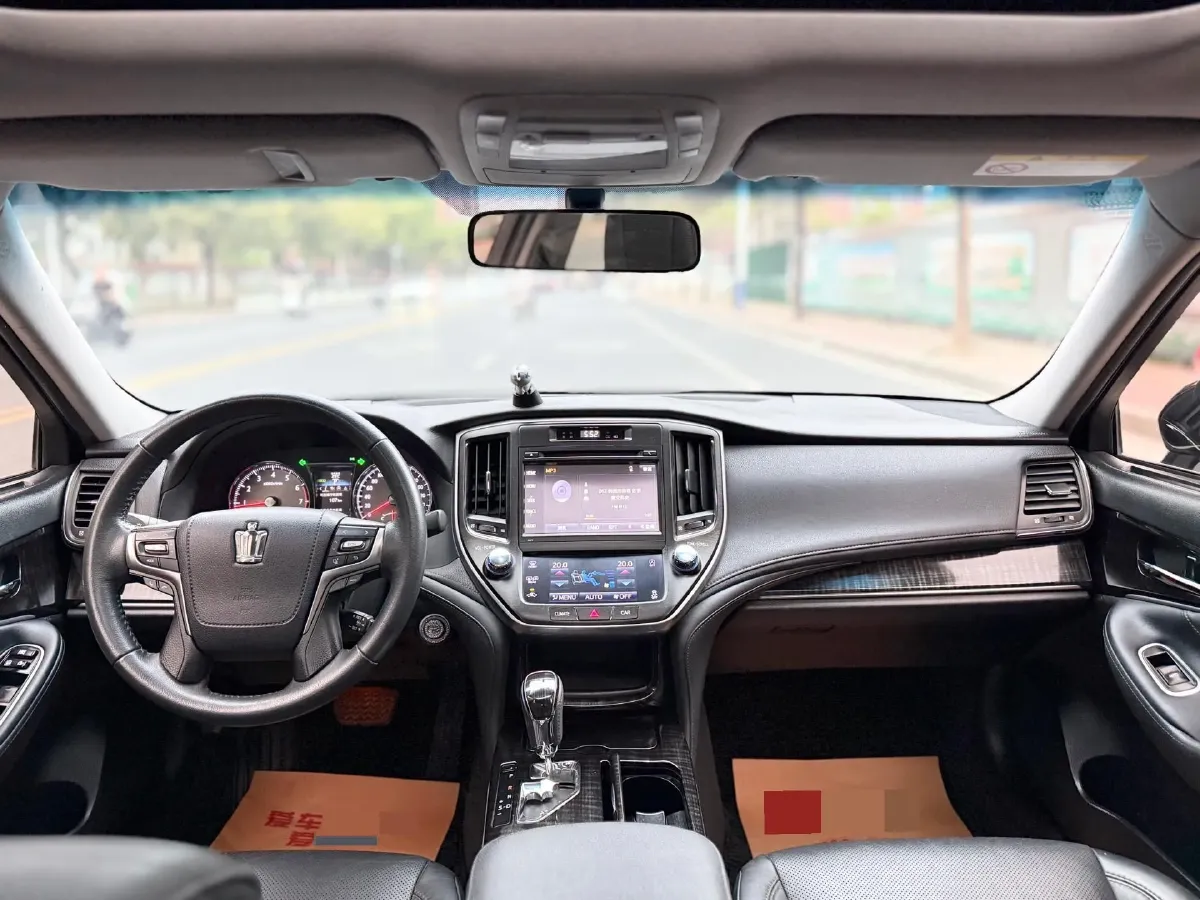 2015 Toyota Crown 2.0T 235HP L4 8AT,autocango,china used car exporter,china ev exporter,chinese used car exporter,chinese used ev exporter