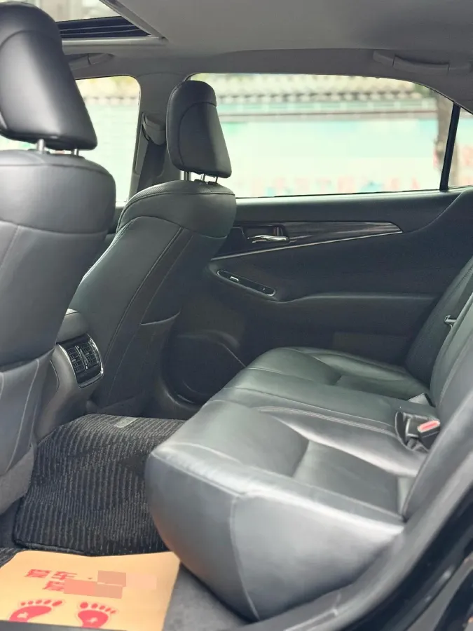 2015 Toyota Crown 2.0T 235HP L4 8AT,autocango,china used car exporter,china ev exporter,chinese used car exporter,chinese used ev exporter