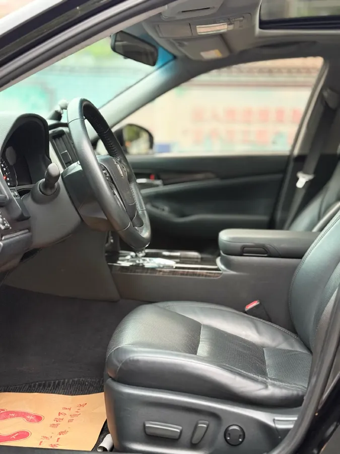 2015 Toyota Crown 2.0T 235HP L4 8AT,autocango,china used car exporter,china ev exporter,chinese used car exporter,chinese used ev exporter