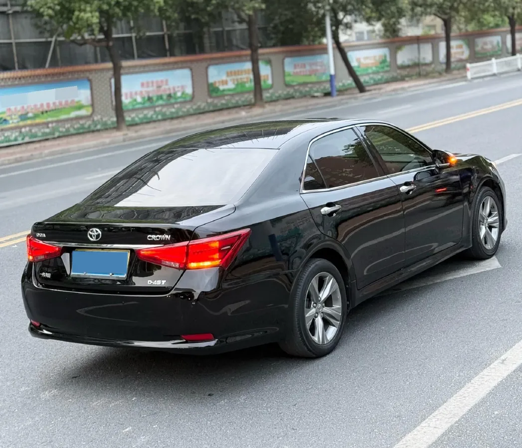 2015 Toyota Crown 2.0T 235HP L4 8AT,autocango,china used car exporter,china ev exporter,chinese used car exporter,chinese used ev exporter