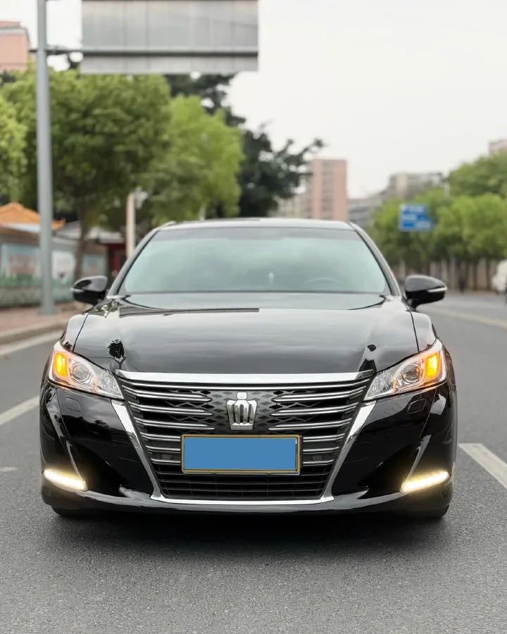 2015 Toyota Crown 2.0T 235HP L4 8AT,autocango,china used car exporter,china ev exporter,chinese used car exporter,chinese used ev exporter