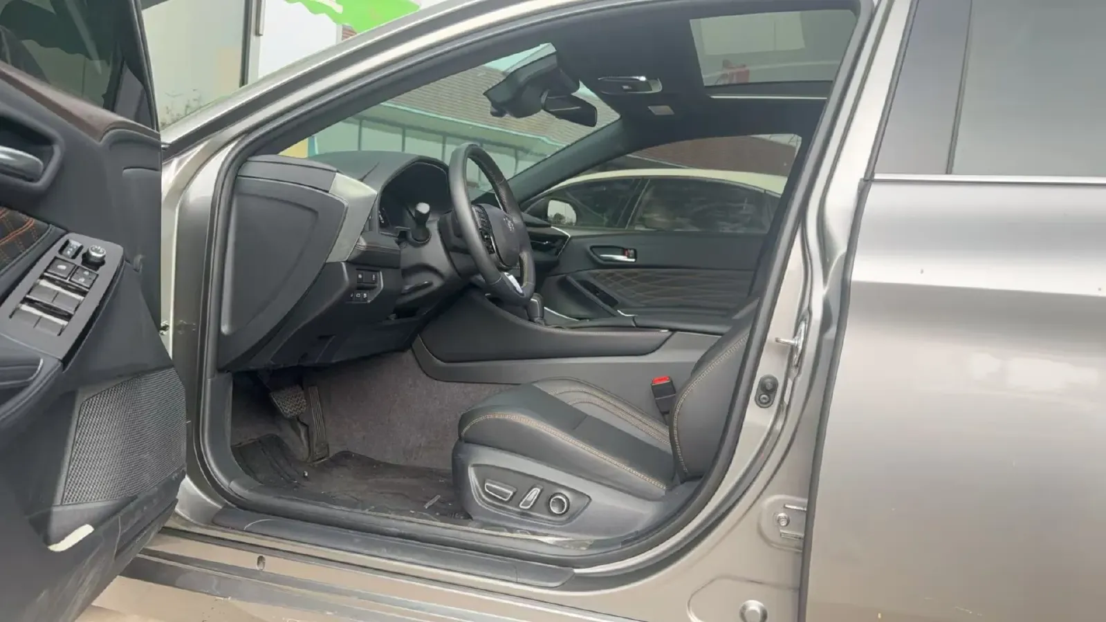 2024 Toyota Avalon 2.0L 152HP L4 E-CVT Hybrid,autocango,china used car exporter,china ev exporter,chinese used car exporter,chinese used ev exporter