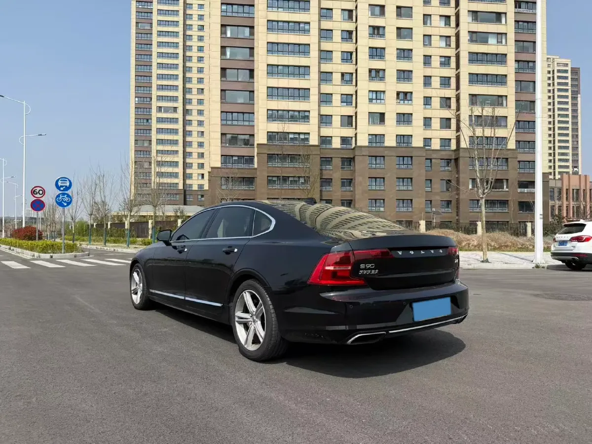 2018 Volvo S90 2.0T 190HP L4 8AT,autocango,china used car exporter,china ev exporter,chinese used car exporter,chinese used ev exporter