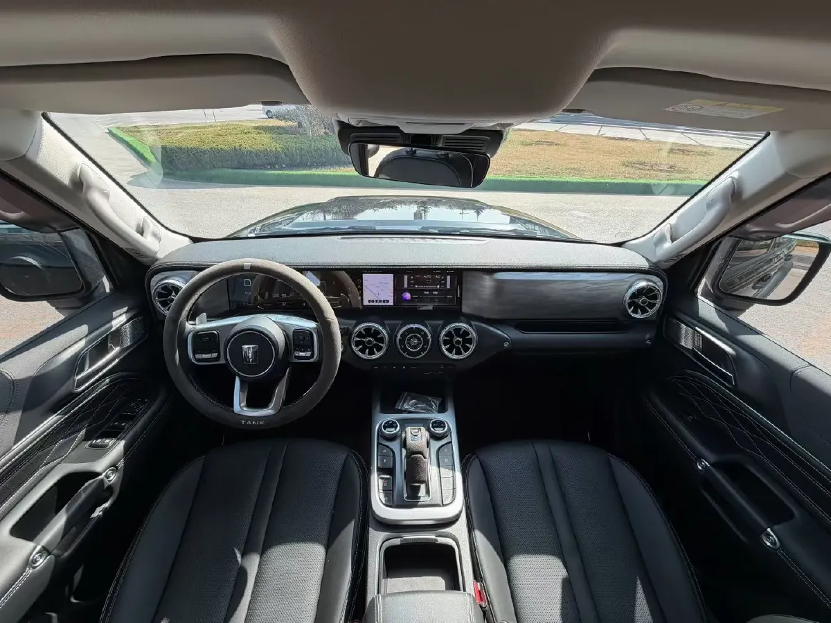 2024 Tank 300 2.0T 227HP L4 8AT,autocango,china used car exporter,china ev exporter,chinese used car exporter,chinese used ev exporter