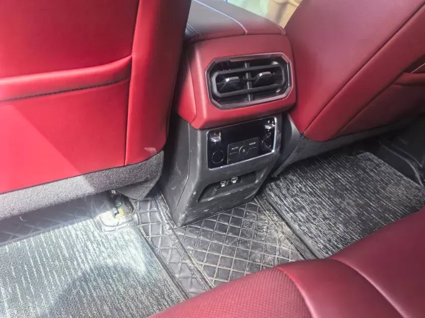 2024 Tank 400 2.0T 252HP L4 9AT PHEV 36.7/37.1KWH,autocango,china used car exporter,china ev exporter,chinese used car exporter,chinese used ev exporter