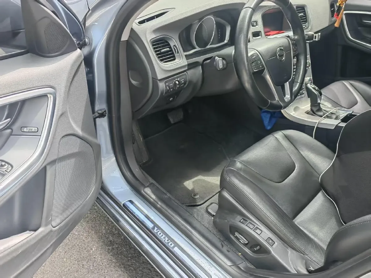 2018 Volvo S60 2.0T 245HP L4 8AT,autocango,china used car exporter,china ev exporter,chinese used car exporter,chinese used ev exporter