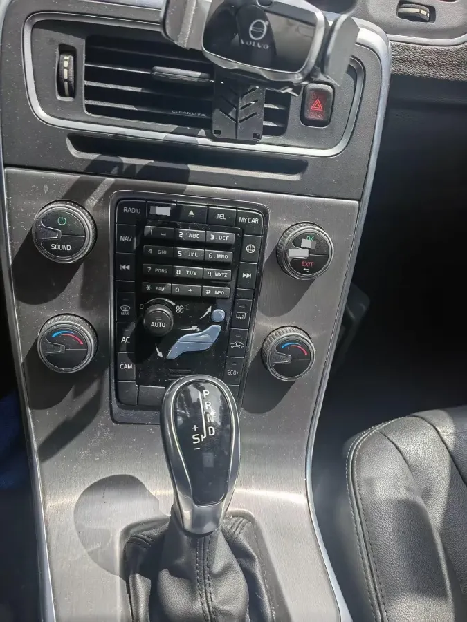 2018 Volvo S60 2.0T 245HP L4 8AT,autocango,china used car exporter,china ev exporter,chinese used car exporter,chinese used ev exporter