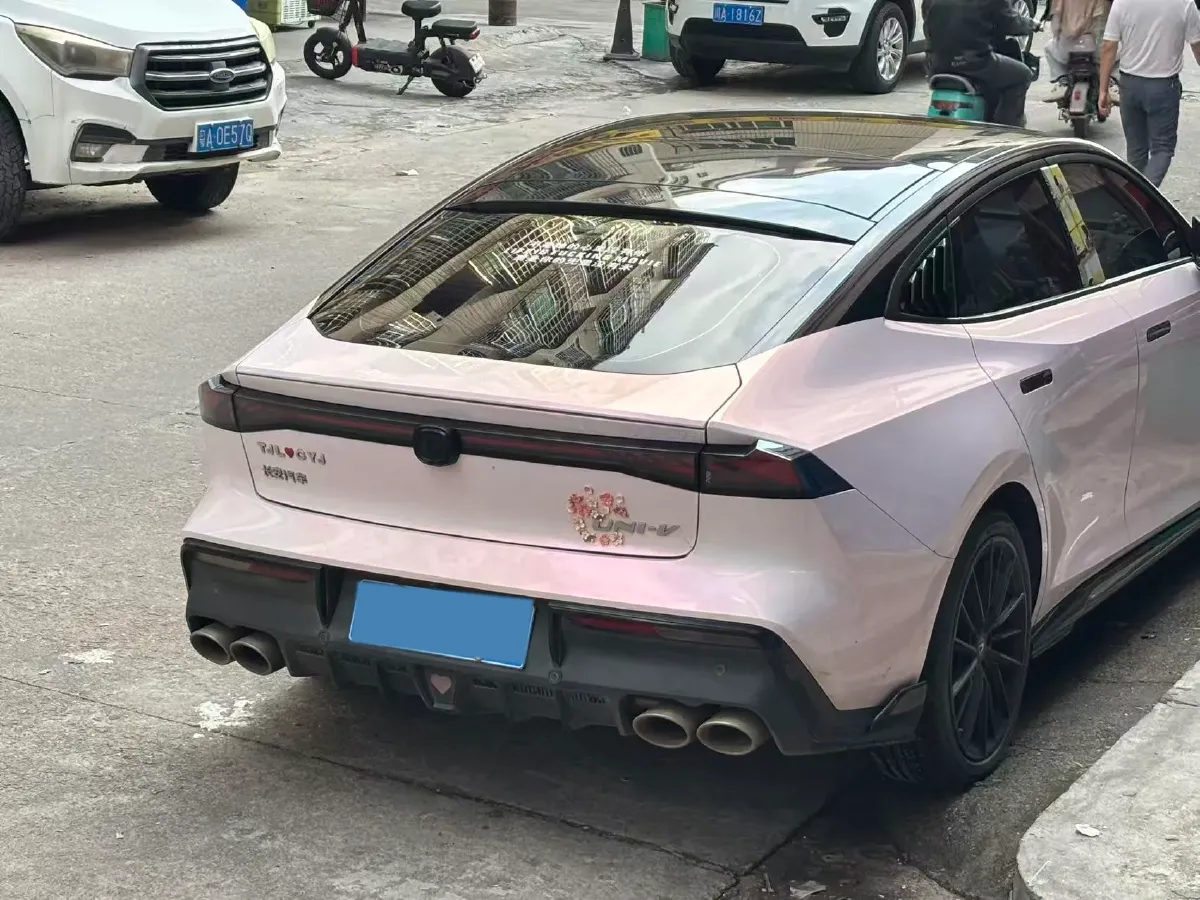 2023 ChangAn UNI-V 1.5T 188HP L4 7DCT,autocango,china used car exporter,china ev exporter,chinese used car exporter,chinese used ev exporter