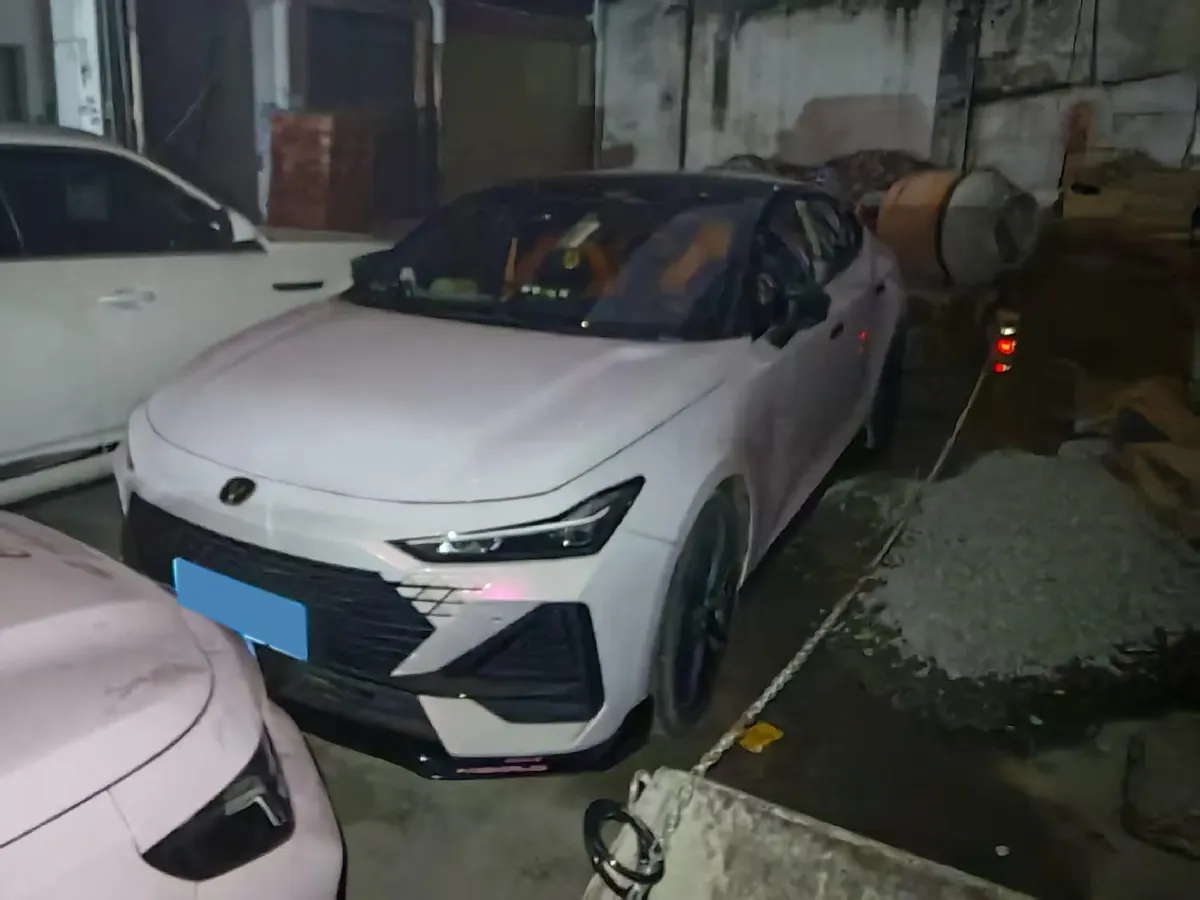 2023 ChangAn UNI-V 1.5T 188HP L4 7DCT,autocango,china used car exporter,china ev exporter,chinese used car exporter,chinese used ev exporter