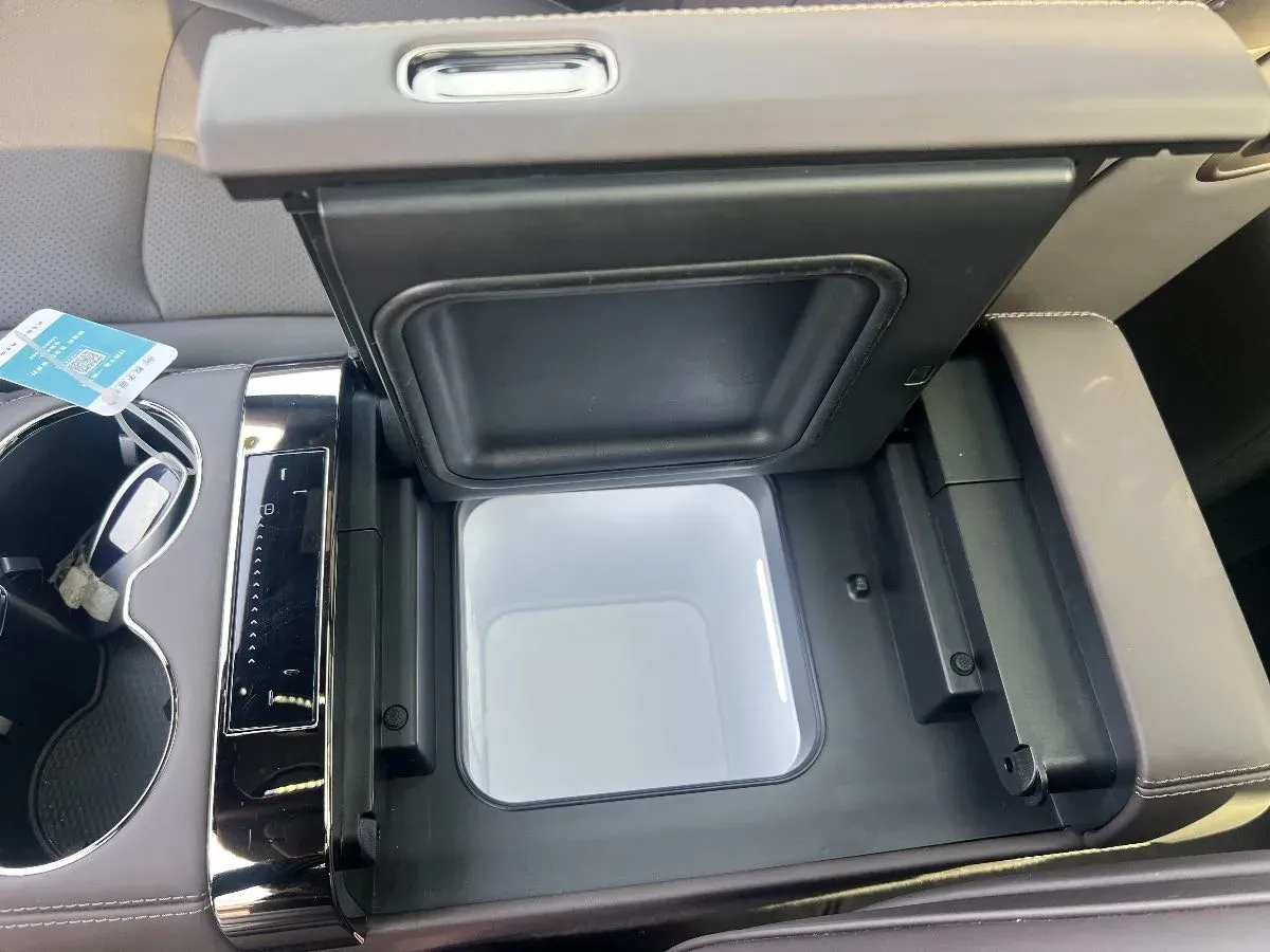 2024 Denza DenzaZ9 2.0T 207HP L4 E-CVT PHEV 38.5KWH,autocango,china used car exporter,china ev exporter,chinese used car exporter,chinese used ev exporter