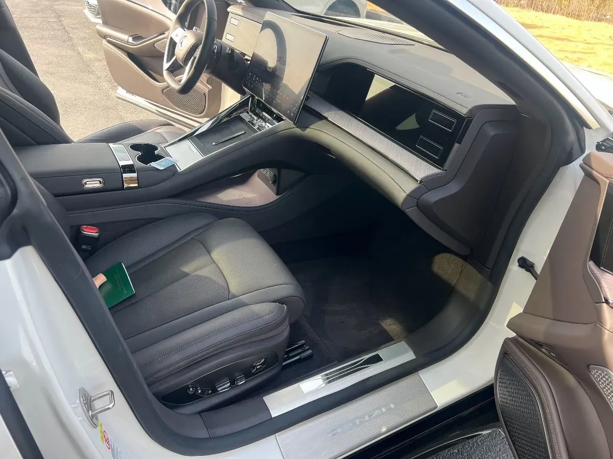 2024 Denza DenzaZ9 2.0T 207HP L4 E-CVT PHEV 38.5KWH,autocango,china used car exporter,china ev exporter,chinese used car exporter,chinese used ev exporter