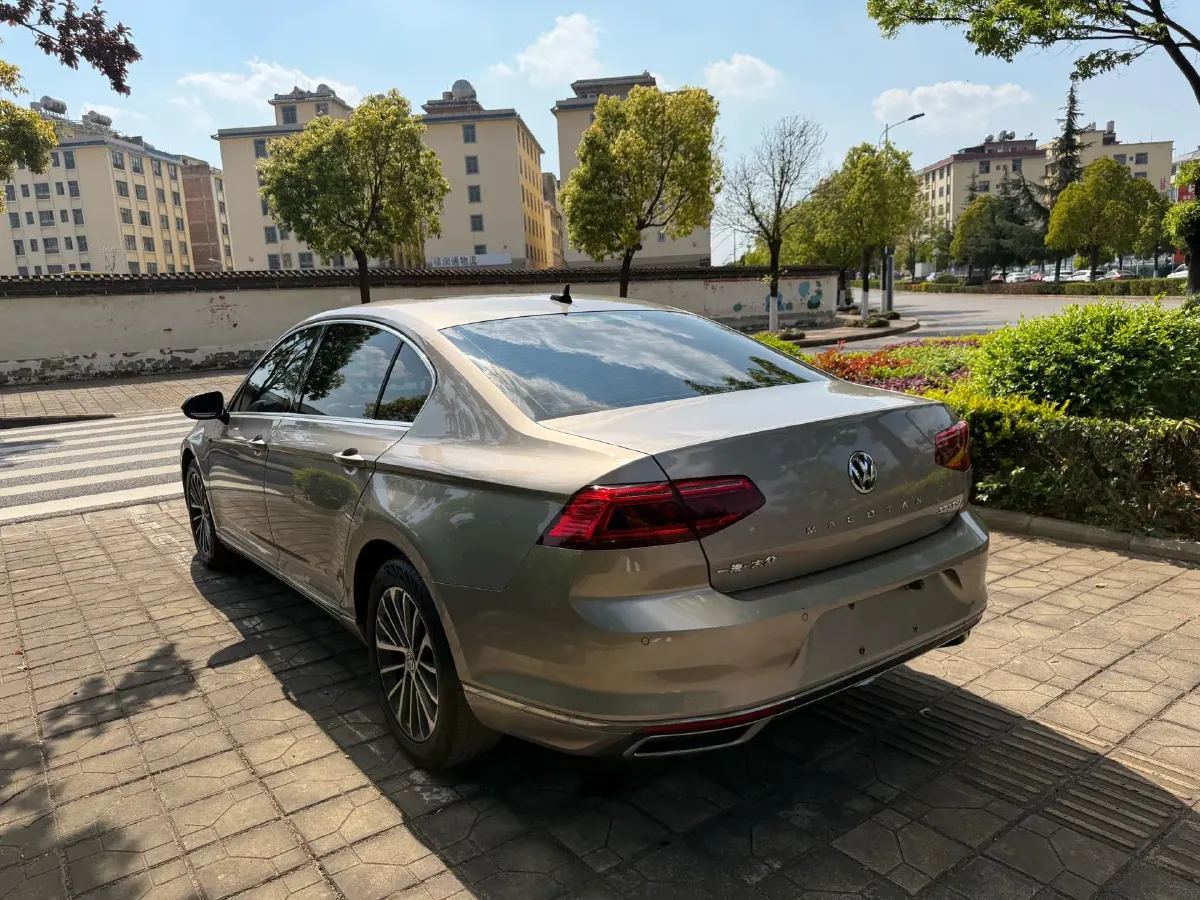 2020 Volkswagen Magotan 2.0T 186HP L4 7DCT,autocango,china used car exporter,china ev exporter,chinese used car exporter,chinese used ev exporter