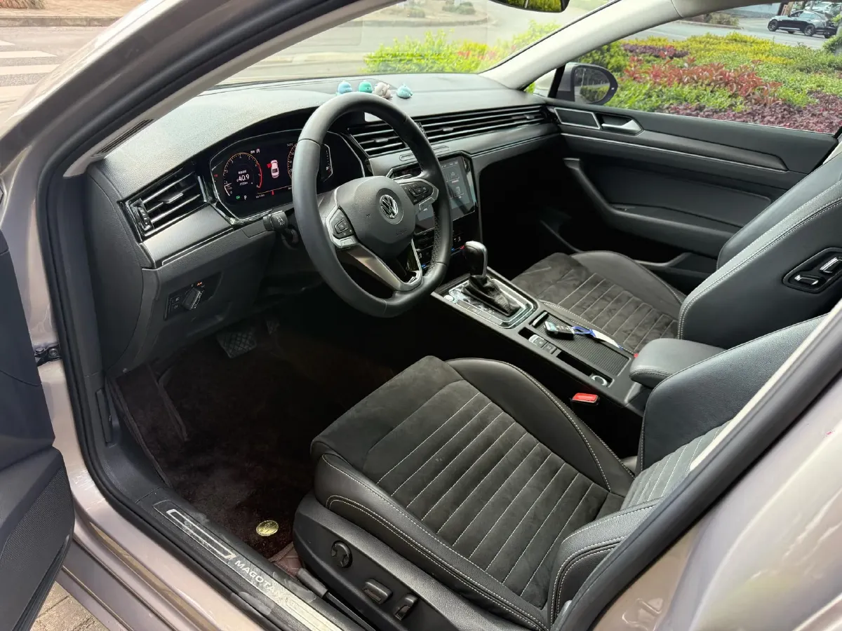 2020 Volkswagen Magotan 2.0T 186HP L4 7DCT,autocango,china used car exporter,china ev exporter,chinese used car exporter,chinese used ev exporter